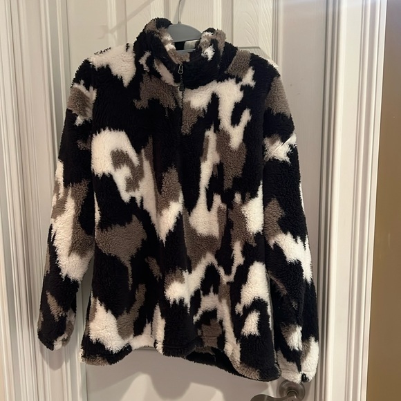 Eddie Bauer Jackets & Blazers - Ladies Eddie Bauer XL Pullover Warm and Soft Faux Fur Like new